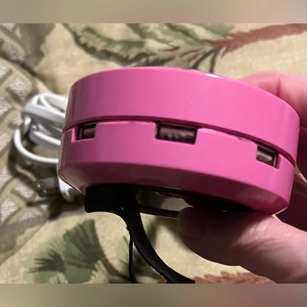 The Chargehub.com Charger 3 USB ports